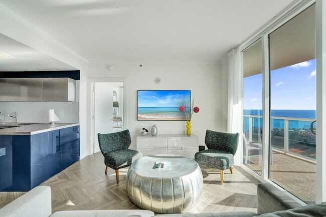 2889 McFarlane Rd in Miami, FL - Building Photo - Building Photo