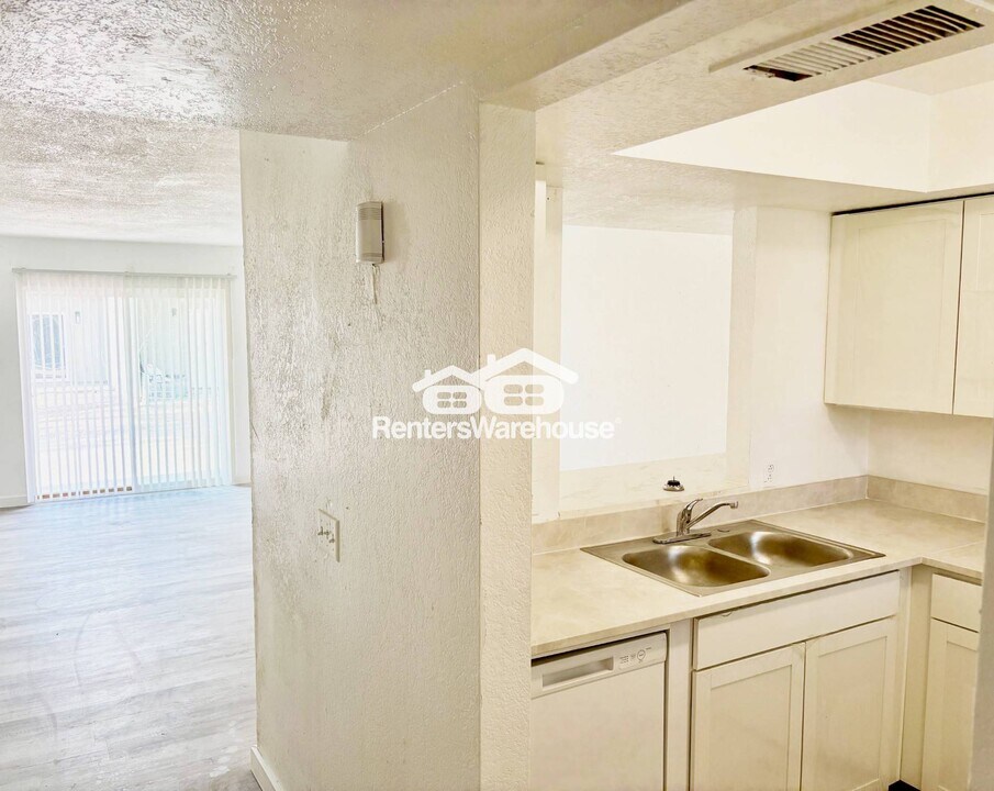 2832 E Marconi Ave in Phoenix, AZ - Building Photo