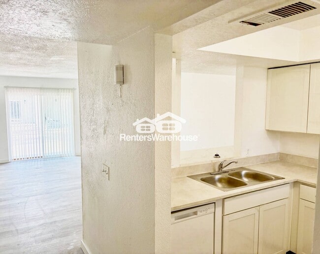 property at 2832 E Marconi Ave