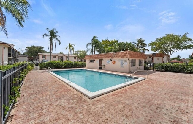 20730 NE 8th Ct in Miami, FL - Building Photo - Building Photo