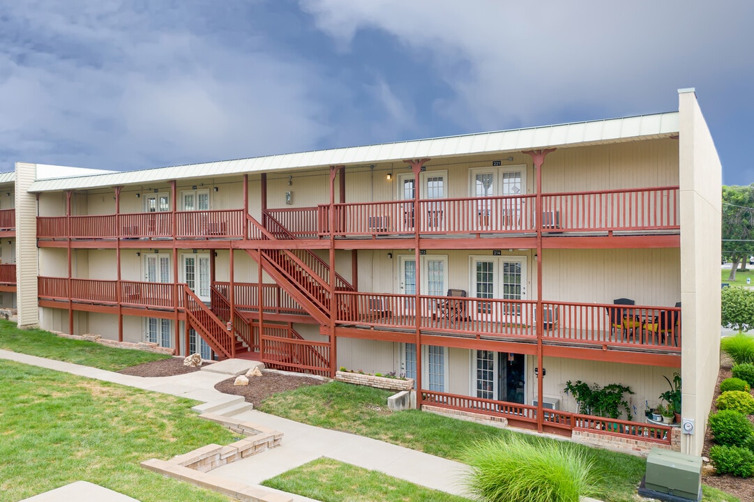 Tiger Village in Columbia, MO - Foto de edificio