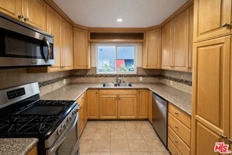 447 S Palm Dr in Beverly Hills, CA - Building Photo - Building Photo