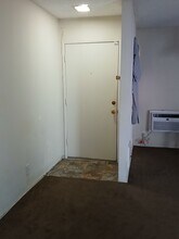 1361 Caminito Gabaldon, Unit #E 1br1ba in San Diego, CA - Building Photo - Building Photo