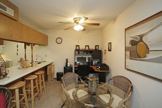 Marina Point Apartments in Wichita, KS - Foto de edificio - Interior Photo