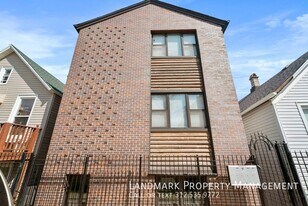 2642 W Luther St in Chicago, IL - Building Photo