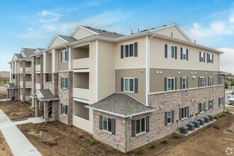 The Reserve at Crescent Cove in Evans, CO - Foto de edificio - Building Photo