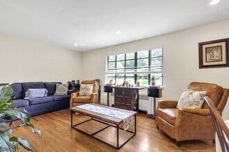 101 Troy Dr in Springfield, NJ - Building Photo - Building Photo