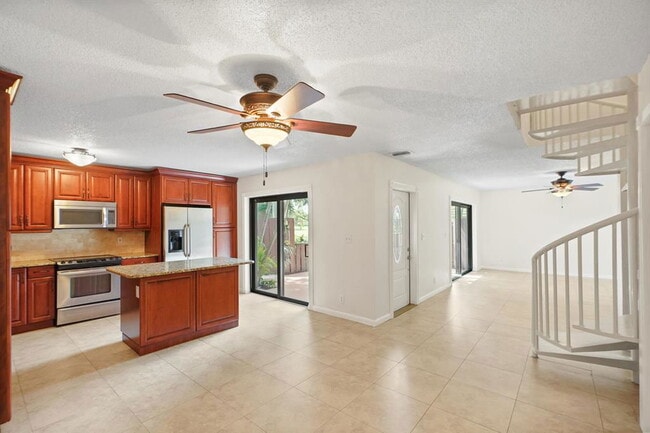 2060 SW 90th Ave in Davie, FL - Building Photo - Building Photo