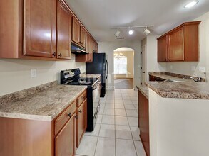 10221 Eveninghill Dr in Cordova, TN - Foto de edificio - Building Photo