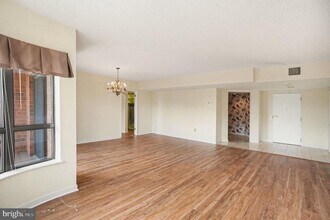 100 Breyer Dr in Elkins Park, PA - Building Photo - Building Photo