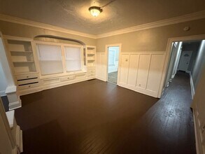 9807 Easton Ave in Cleveland, OH - Foto de edificio - Building Photo