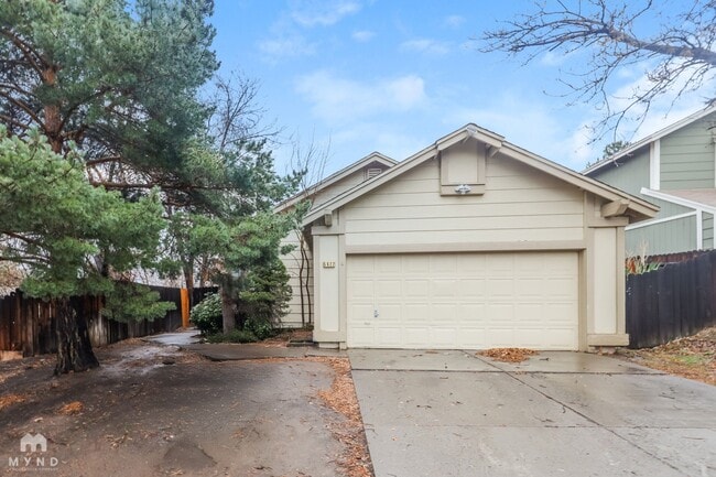 5922 Shadow Park Dr in Reno, NV - Building Photo - Building Photo