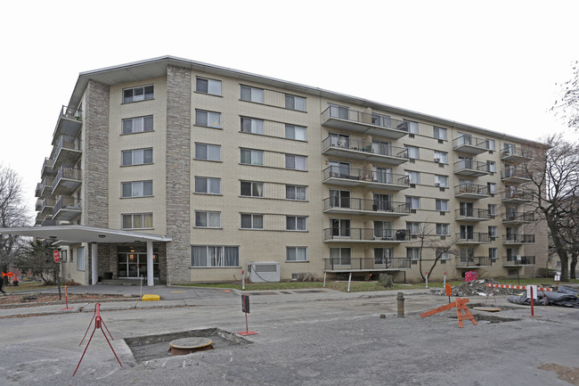 The Bahama Apartments in Montréal, QC - Building Photo - Primary Photo