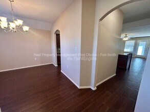 420 Ridge Point Dr in Fort Smith, AR - Foto de edificio - Building Photo