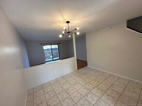 56 Webster Ct in Newington, CT - Building Photo - Building Photo