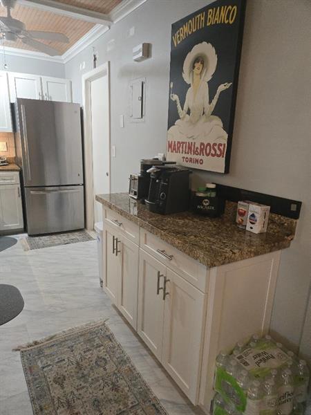 property at 669 W Oakland Park Blvd