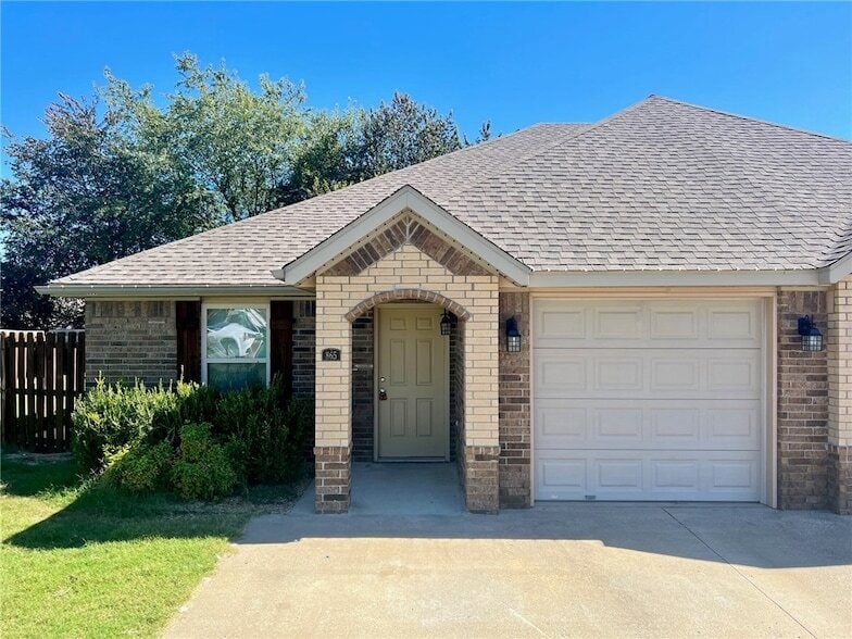 865 Meadowlands Dr in Centerton, AR - Building Photo