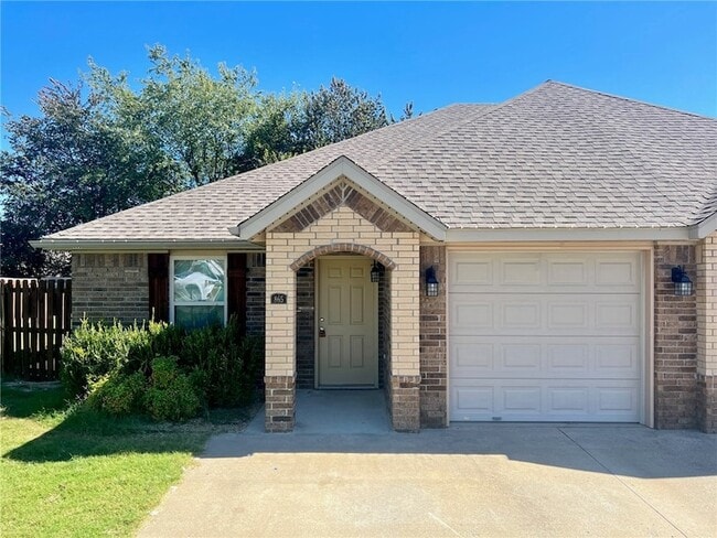 property at 865 Meadowlands Dr