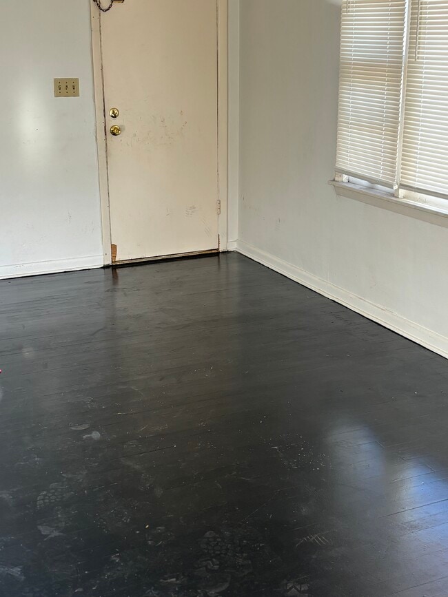 1725 Remington Rd, Unit Apartment #1 in Rockford, IL - Building Photo - Building Photo