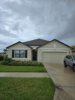9725 SW Triton Wy in Port St. Lucie, FL - Building Photo