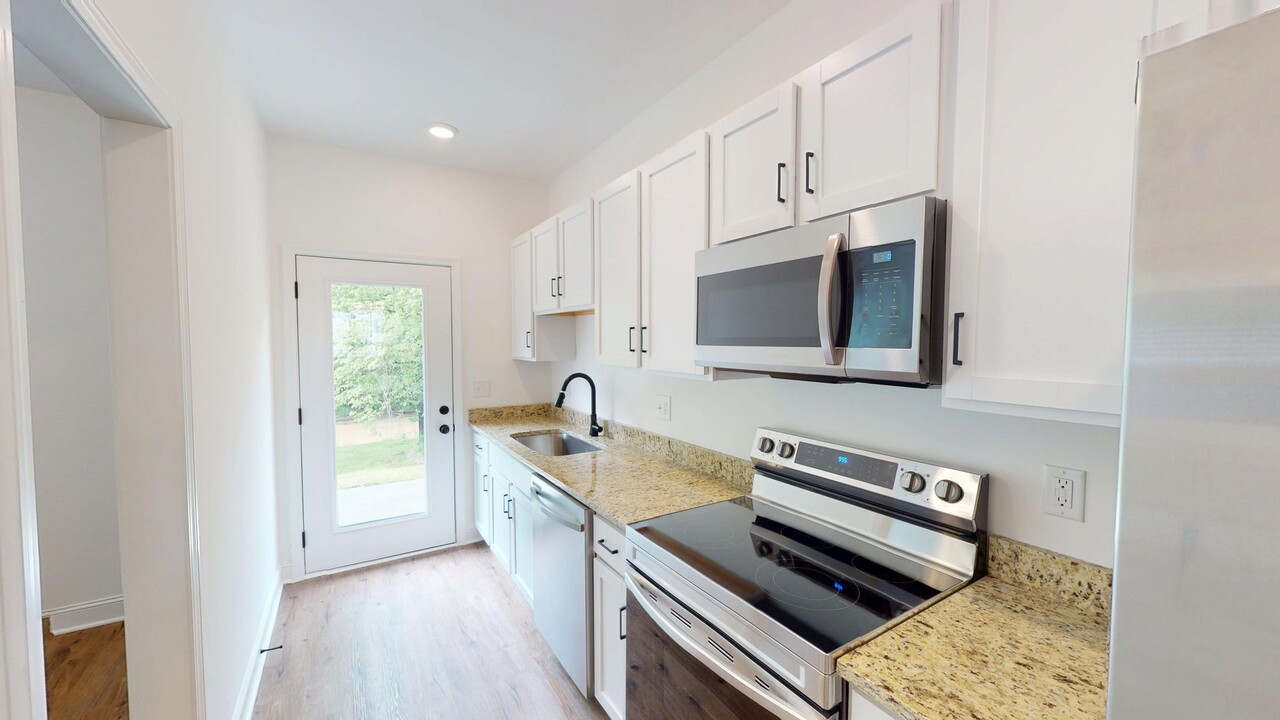 870 Levitan Dr in Columbia, TN - Building Photo