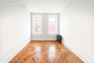 191-13 42nd Ave, Unit 2R in Queens, NY - Foto de edificio - Building Photo