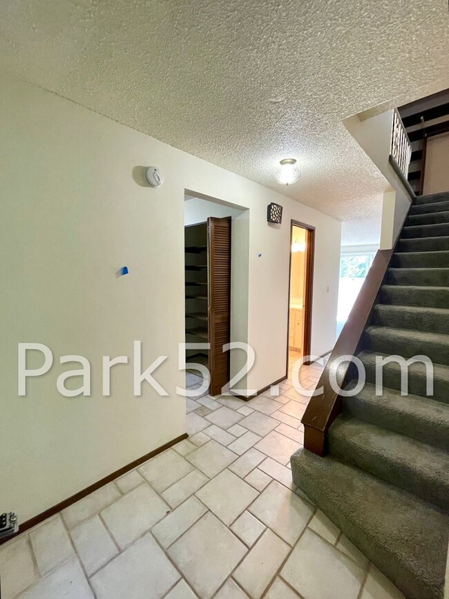 1458 Rainier Dr in Fircrest, WA - Building Photo - Building Photo