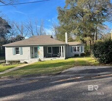 52 Ratcliffe St in Monroeville, AL - Building Photo