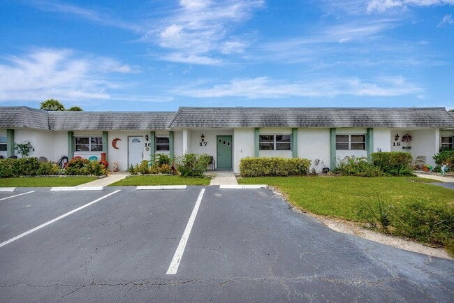 2638 Gately Dr E in West Palm Beach, FL - Building Photo - Building Photo