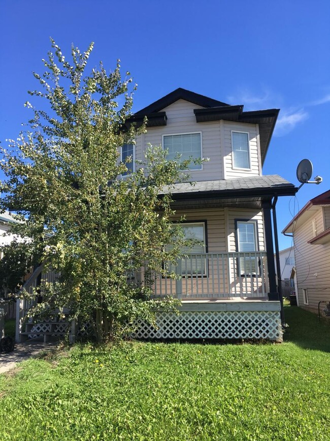 property at 9709 90a St