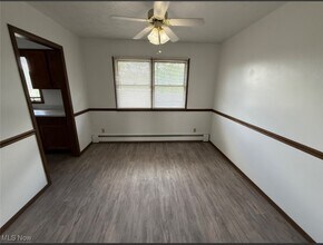 8421 Colwyn Ct in Youngstown, OH - Building Photo - Building Photo