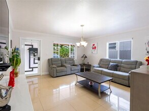 33 NW 58th Ct in Miami, FL - Building Photo - Building Photo
