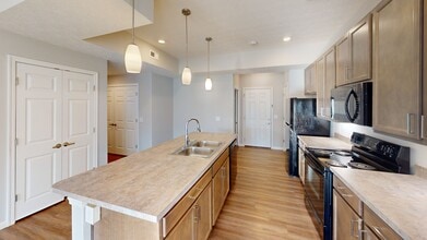 Ravines at Taylor in Reynoldsburg, OH - Foto de edificio - Building Photo