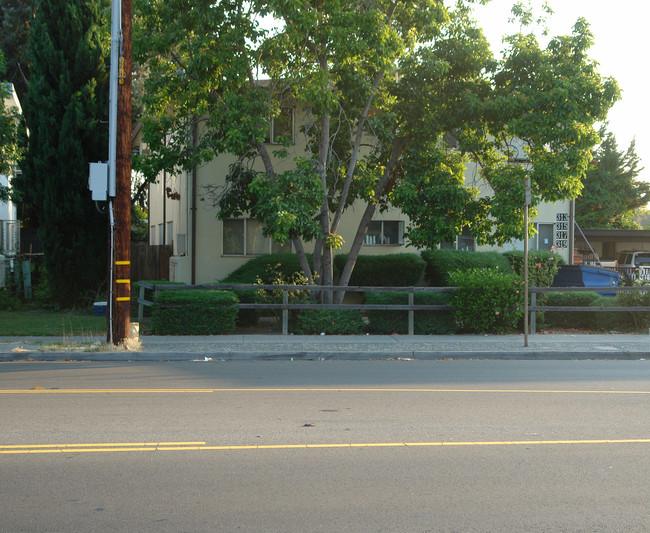 313 W Maude Ave in Sunnyvale, CA - Foto de edificio - Building Photo