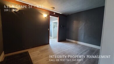 433 N Grape St in Medford, OR - Building Photo - Building Photo