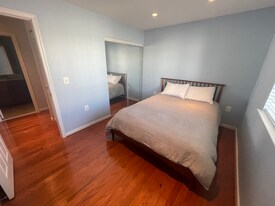 4069 S Four Mile Run Dr, Unit 401 in Arlington, VA - Building Photo