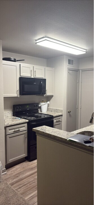 1201 E Park Blvd in Plano, TX - Foto de edificio