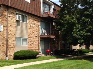 Briargate Apartments in Chicago Ridge, IL - Building Photo - Building Photo