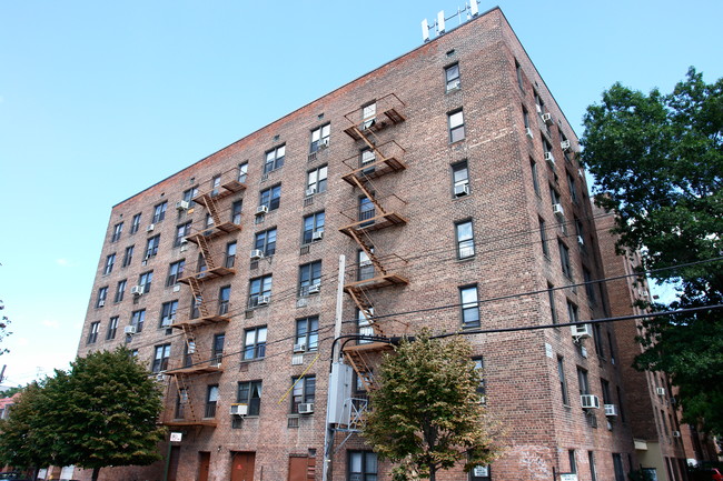 147-05 Sanford Ave in Flushing, NY - Foto de edificio - Building Photo