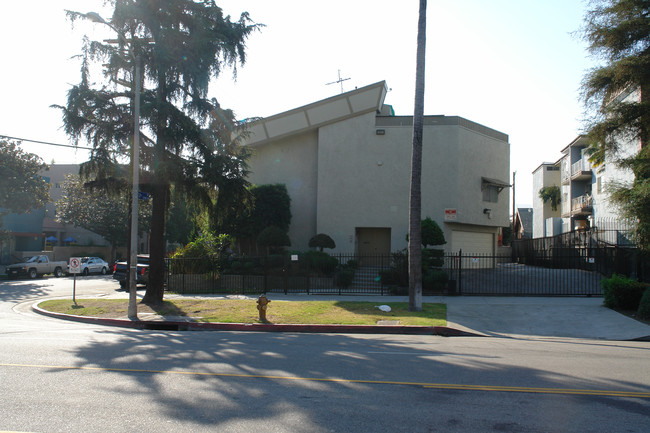 200 S La Fayette Park Pl in Los Angeles, CA - Building Photo - Building Photo