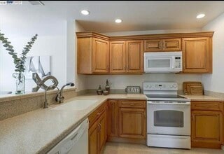 6986 Stagecoach Rd, Unit E in Dublin, CA - Foto de edificio - Building Photo