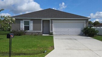 519 Hummingbird Ct in Poinciana, FL - Building Photo