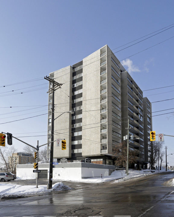 Juliana Apartments in Ottawa, ON - Building Photo