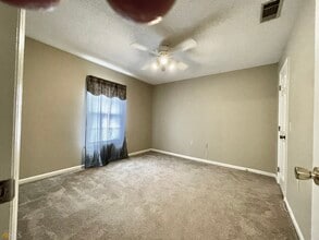230 Lanier Dr in Statesboro, GA - Foto de edificio - Building Photo