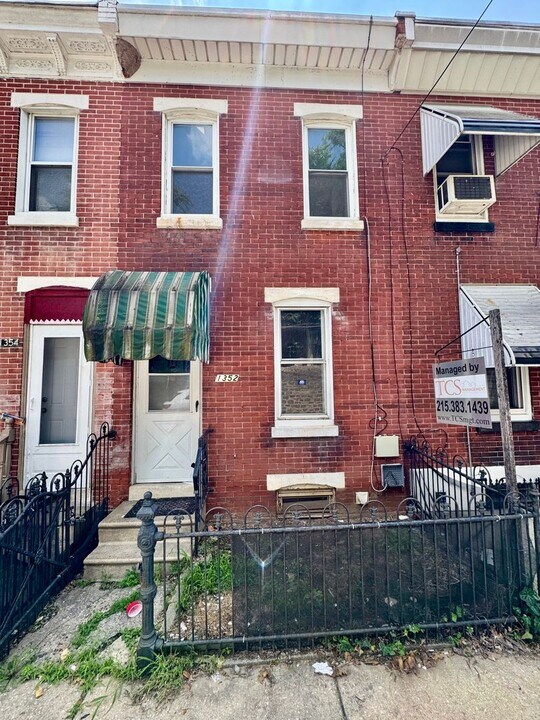 1352 Gillingham St in Philadelphia, PA - Building Photo