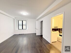 2 Bed 2 bath With Home Office/ Washer and in New York, NY - Foto de edificio - Building Photo