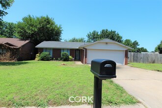 1301 Del Norte Dr in Edmond, OK - Foto de edificio - Building Photo