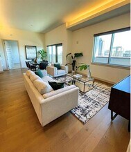 2323 N Akard St in Dallas, TX - Building Photo - Building Photo