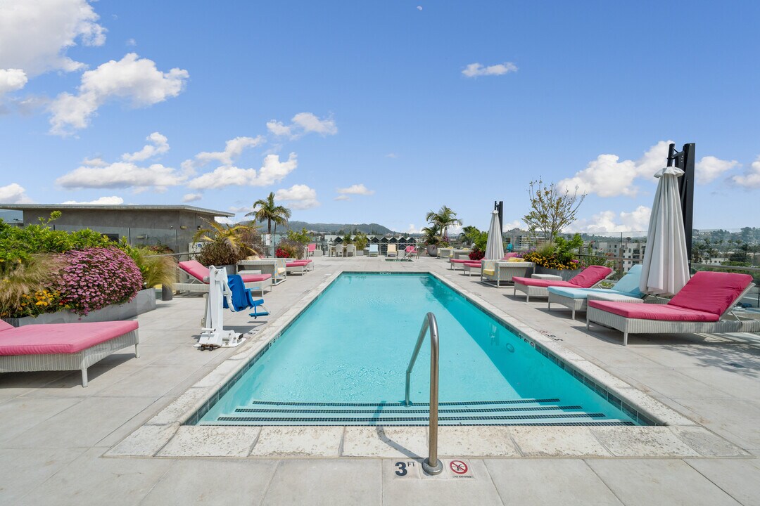 TENTEN Glendale in Glendale, CA - Building Photo