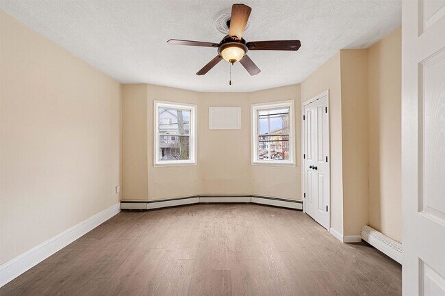378 Avenue C in Bayonne, NJ - Building Photo - Building Photo